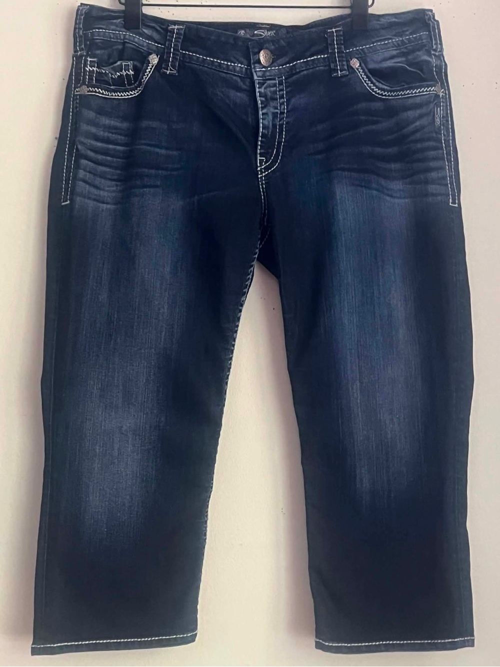 Silver Jeans Dark Blue Cropped Capri Jeans with Contrast Stitching